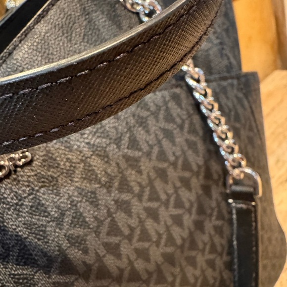 Michael Kors Black and Gray Jet Set Signature Tote - Picture 3 of 16